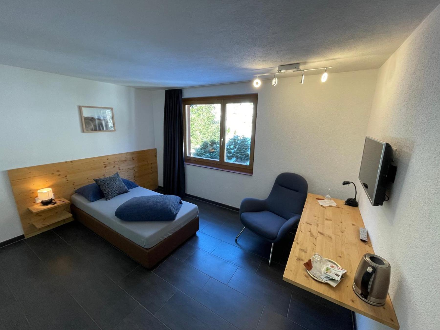 Catrina Hotel Disentis Phòng bức ảnh