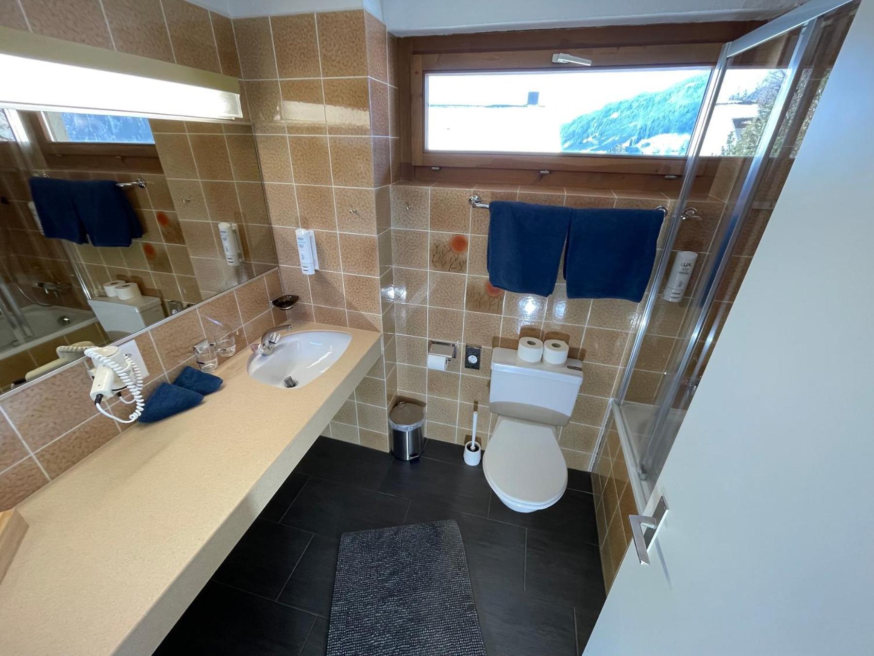 Catrina Hotel Disentis Phòng bức ảnh
