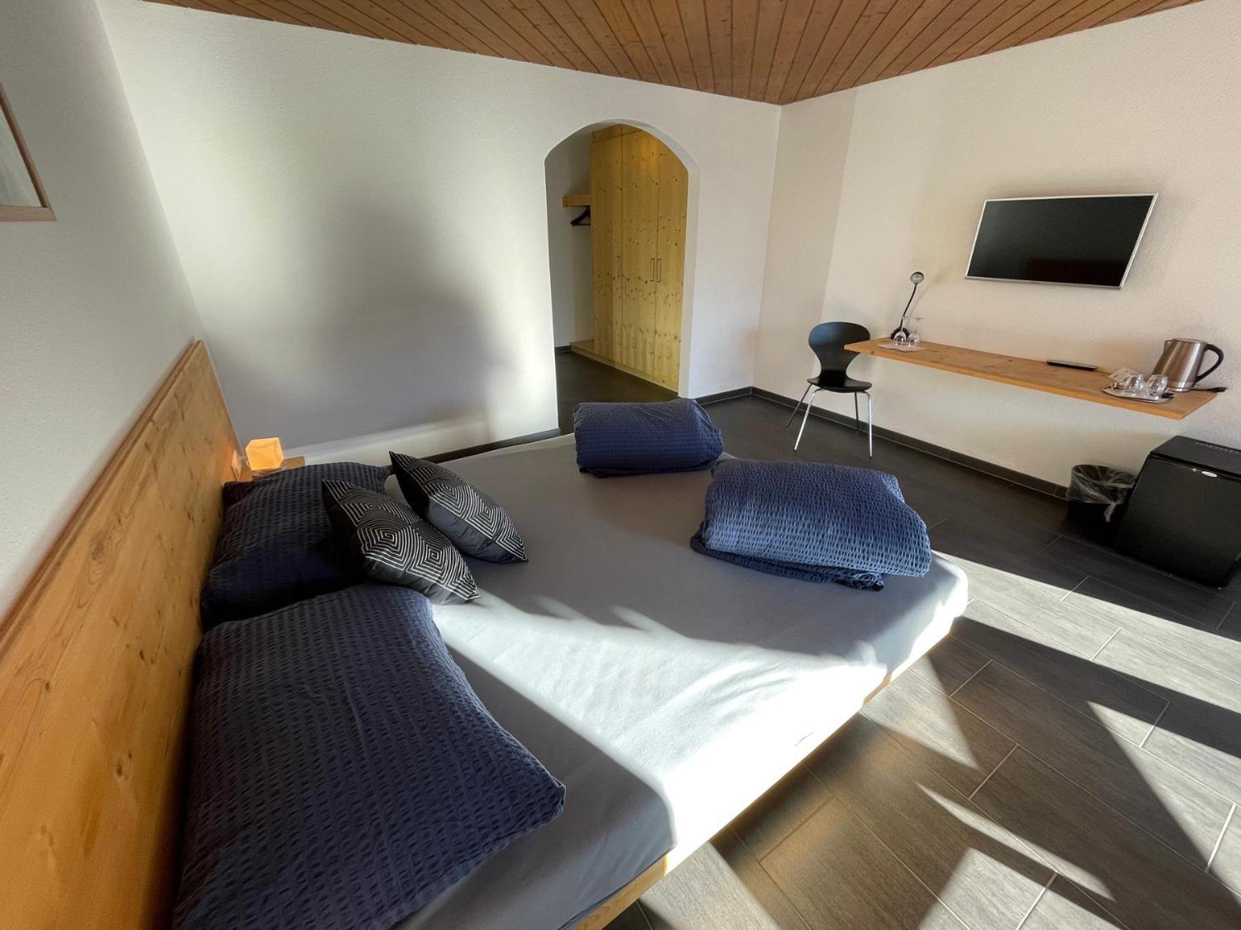 Catrina Hotel Disentis Phòng bức ảnh